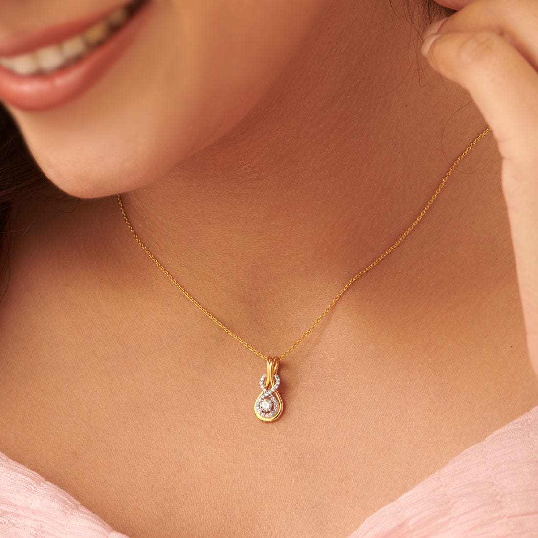 Token Love Knot Diamond Pendant