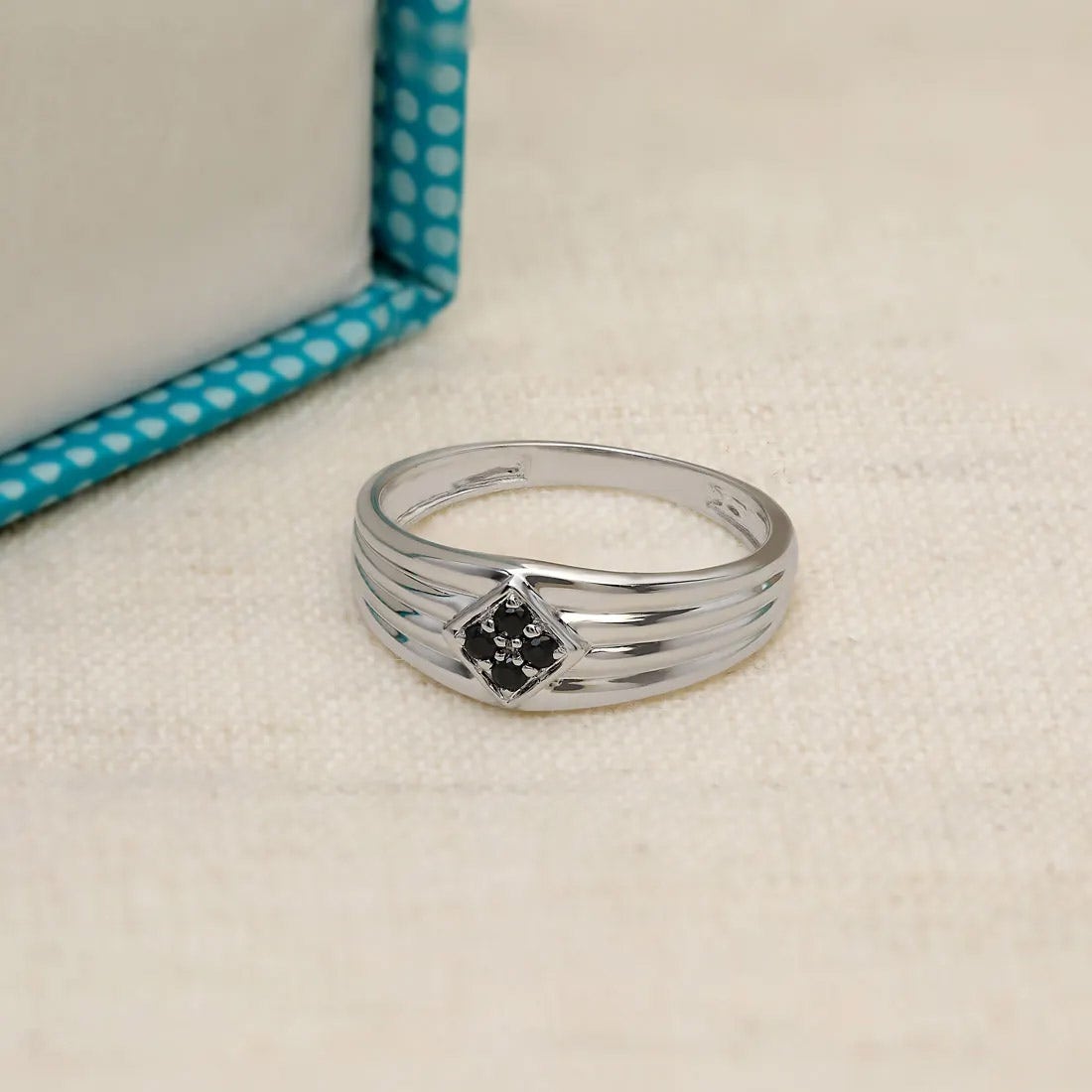 Krish Gold And Gemstone Ring