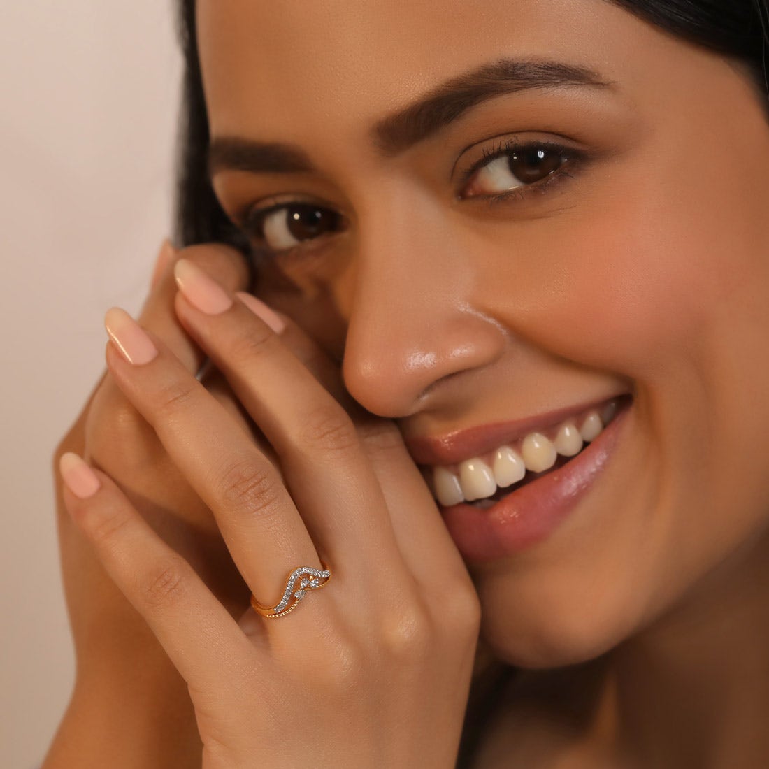 Three cheers Diamond V Ring