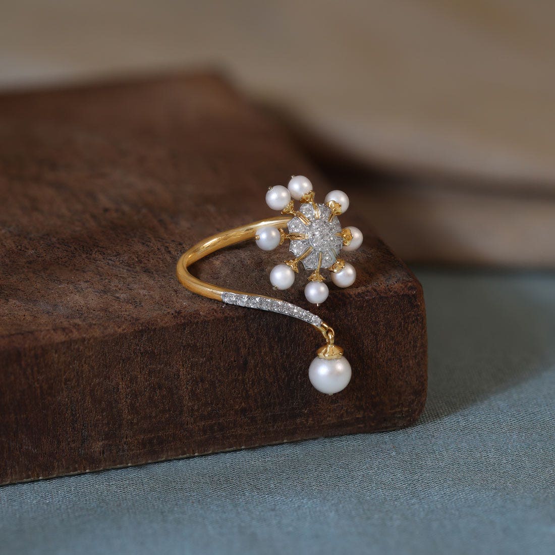 Kingdom of Past Pearl Diamond Ring