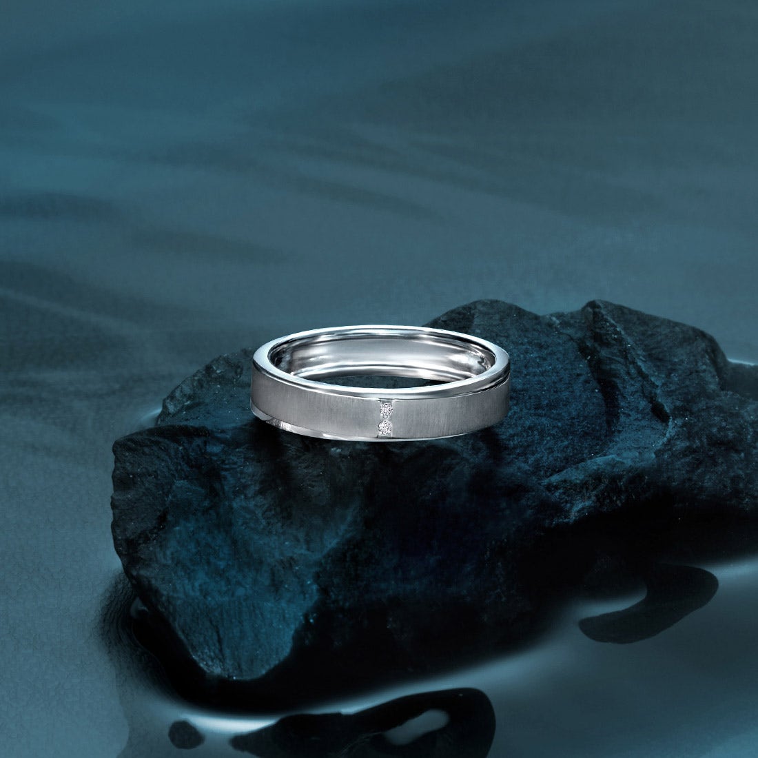 Gleaming Platinum And Diamond Ring For Men