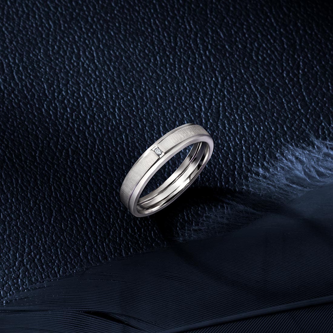 Gleaming Platinum And Diamond Ring For Women