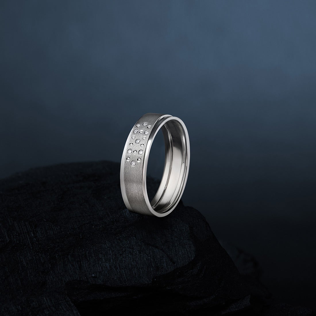 Lustrous Platinum And Diamond Ring For Men