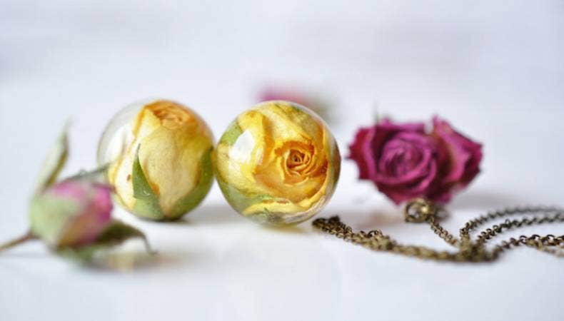 Dried Flower in Jewellery