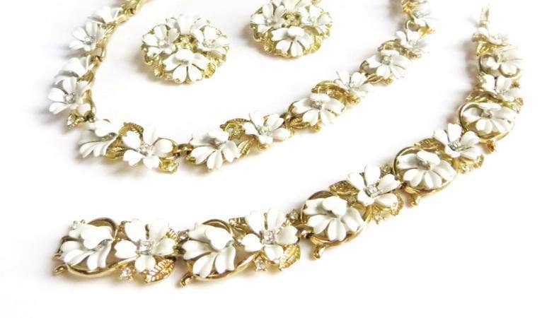 Necklace floral jewellery